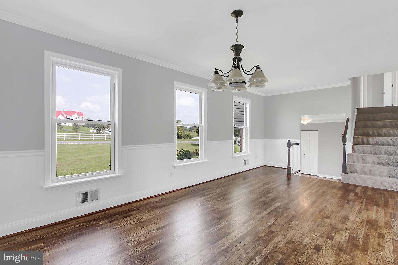 8623 Hunt Club Road Thurmont, MD 21788 - Photo 4 of 25 Living Room