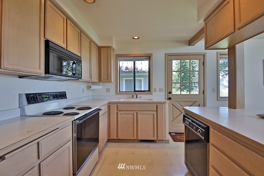 3205 Fox Spit Road Langley, WA 98260 - Photo 8 of 25 Gallery Image 8