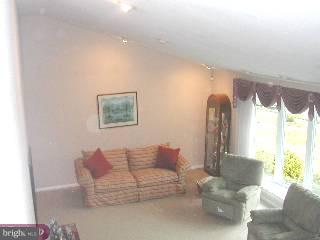 9286 Darlington Road Philadelphia, PA 19115 - Photo 4 of 6