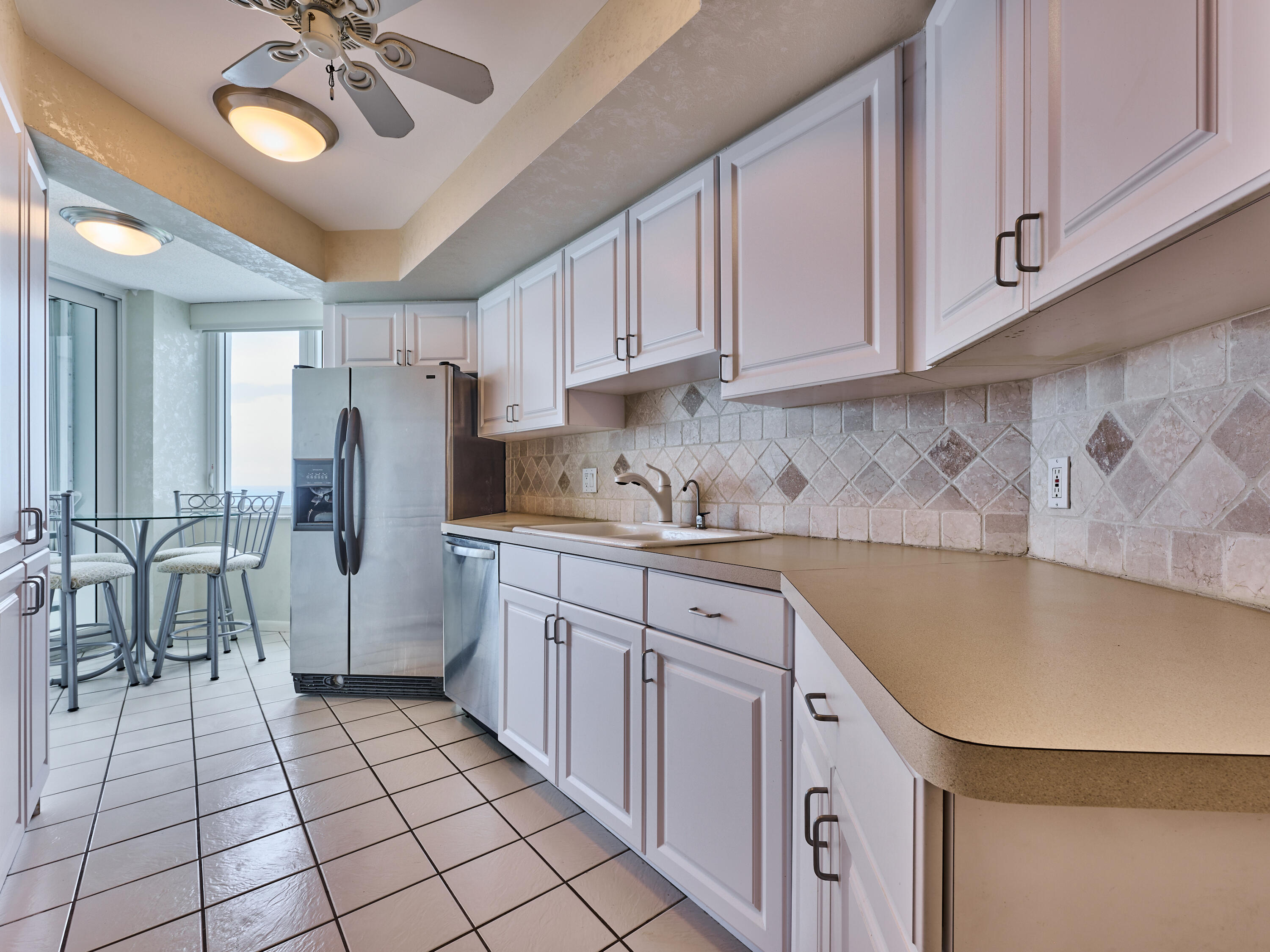 500 South Ocean Boulevard, Unit 2106 Boca Raton, FL 33432 - Photo 6 of 45 KITCHEN