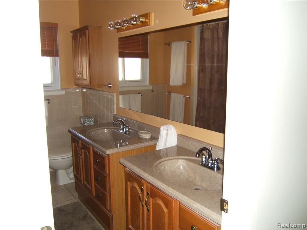 1726 Nantucket Road Plymouth, MI 48170 - Photo 7 of 17 DSCF0222.JPG
