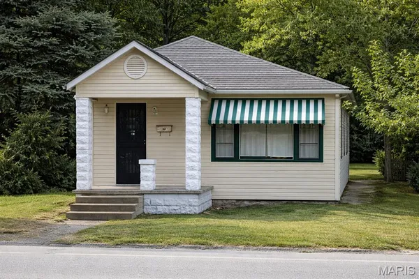 $24,900 | 2708 Missouri Avenue, East St. Louis, IL 62205