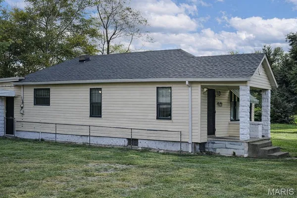 $24,900 | 2708 Missouri Avenue, East St. Louis, IL 62205