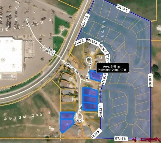 a sign that is on the wall of a building