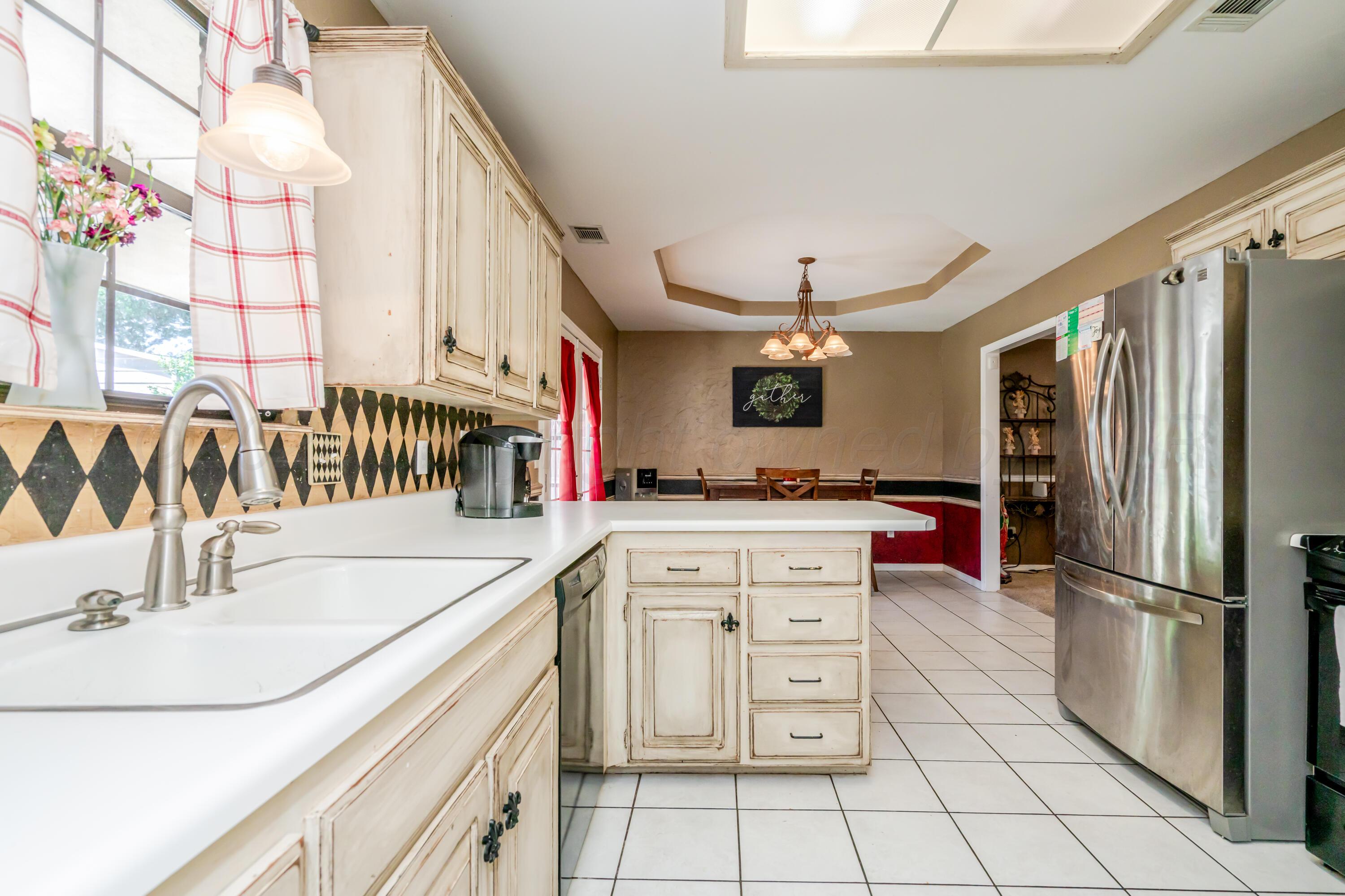 8010 Claret Street Amarillo, TX 79110 - Photo 14 of 36 Kitchen-Dining