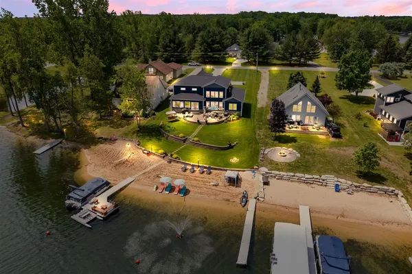 $963,000 | 7140 Holiday Drive, Stanwood, MI 49346
