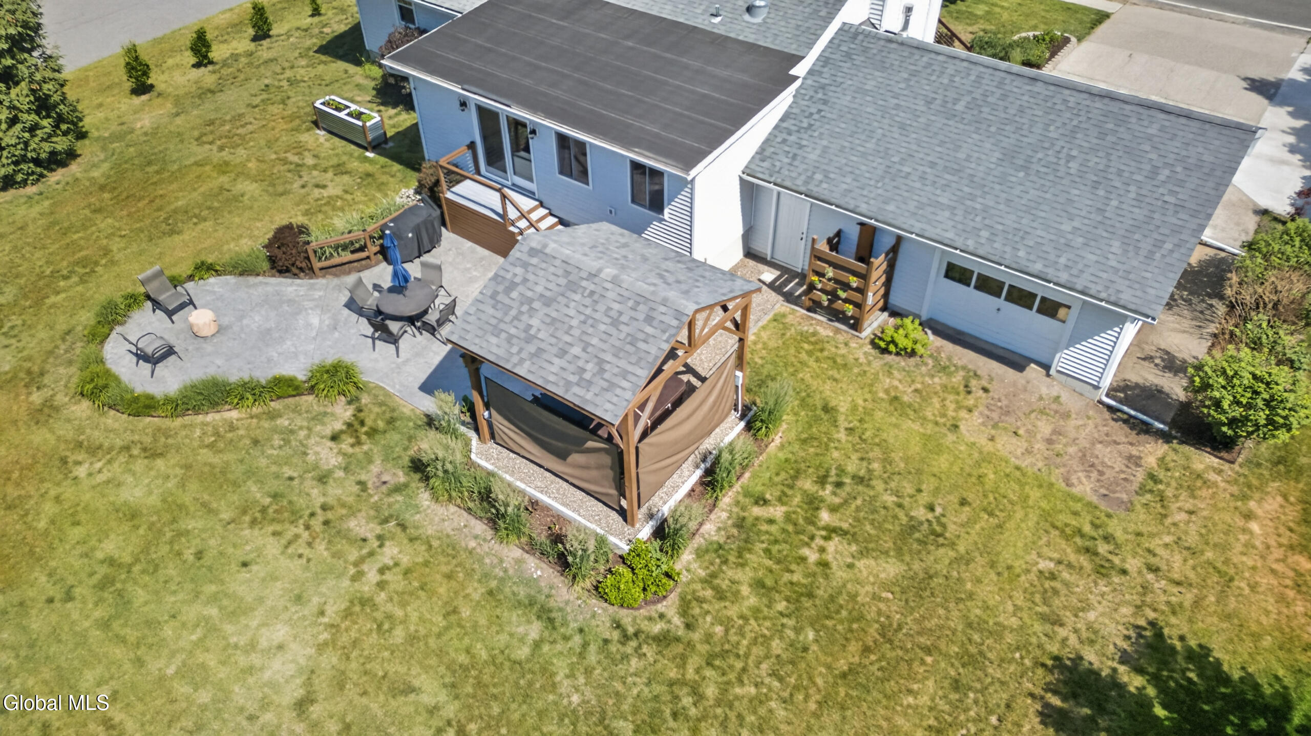 521 Russell Road Bethlehem, NY 12203 - Photo 45 of 51 Air Yard 7
