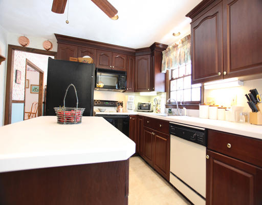 10 Bantry Road Southborough, MA 01772 - Photo 3 of 27 Gallery Image 3