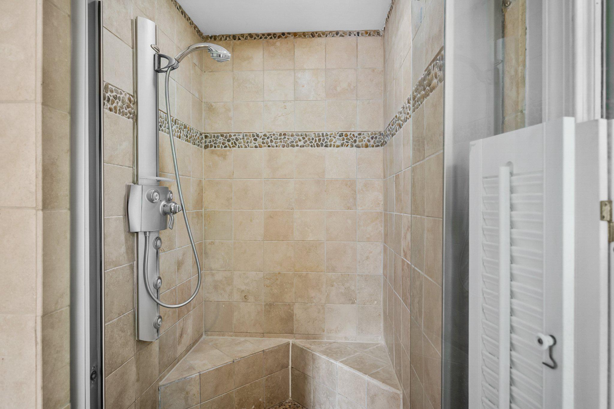 2085 Cobblestone Lane Reston, VA 20191 - Photo 25 of 64 En-suite primary bathroom