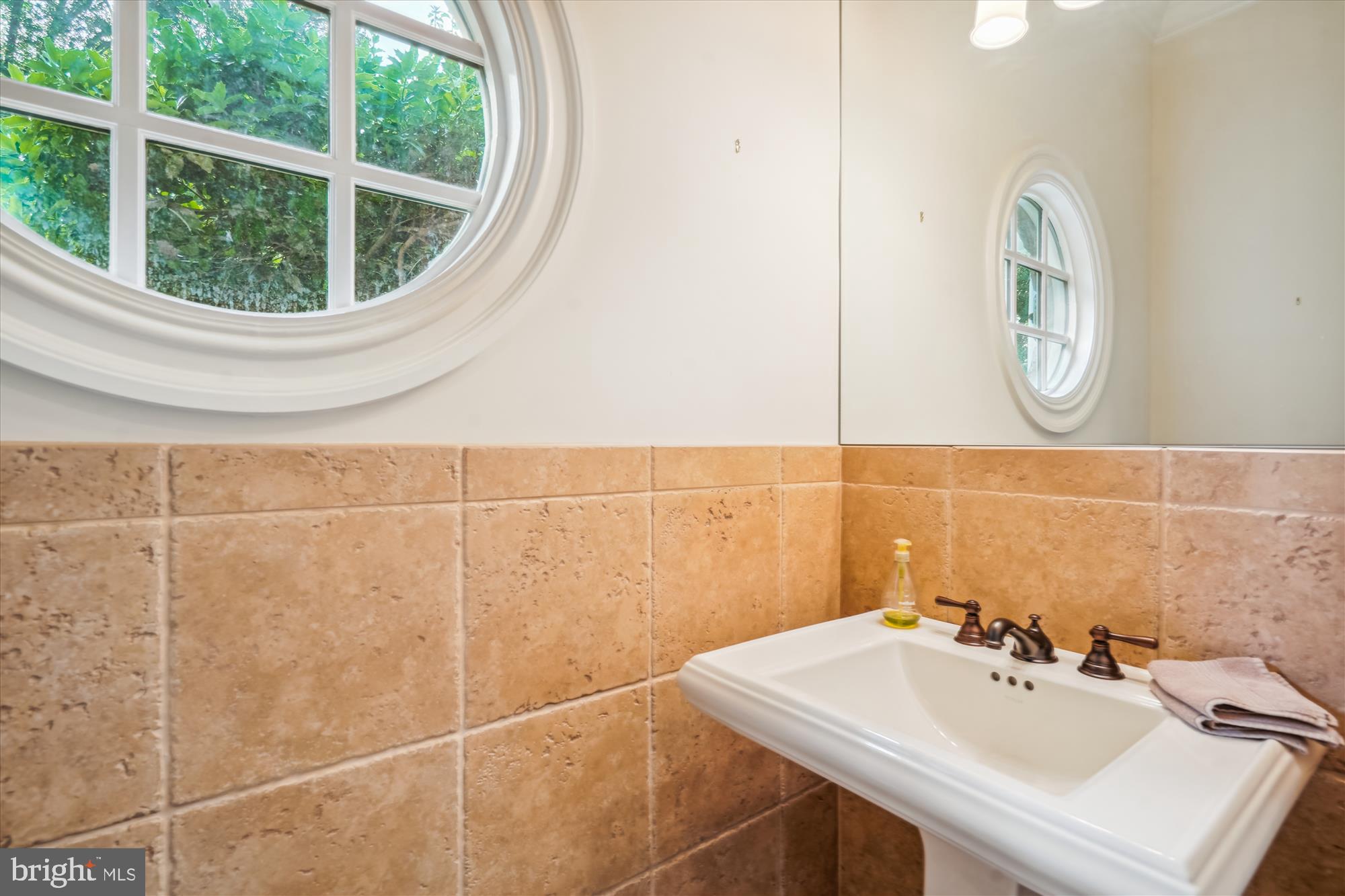 7811 Langley Ridge Road McLean, VA 22102 - Photo 25 of 78 Main Level Powder Room