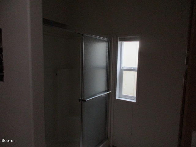 890 North River Bend Road Otis, OR 97368 - Photo 20 of 27 Master bath