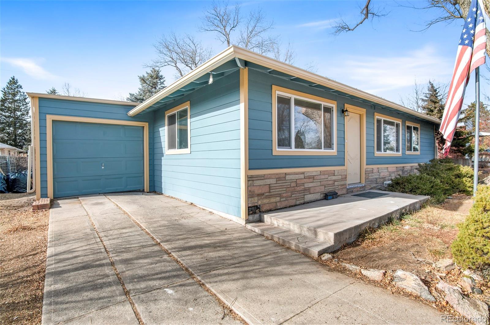 7483 Knox Court Westminster, CO 80030 - Photo 4 of 35 a front view of house with yard