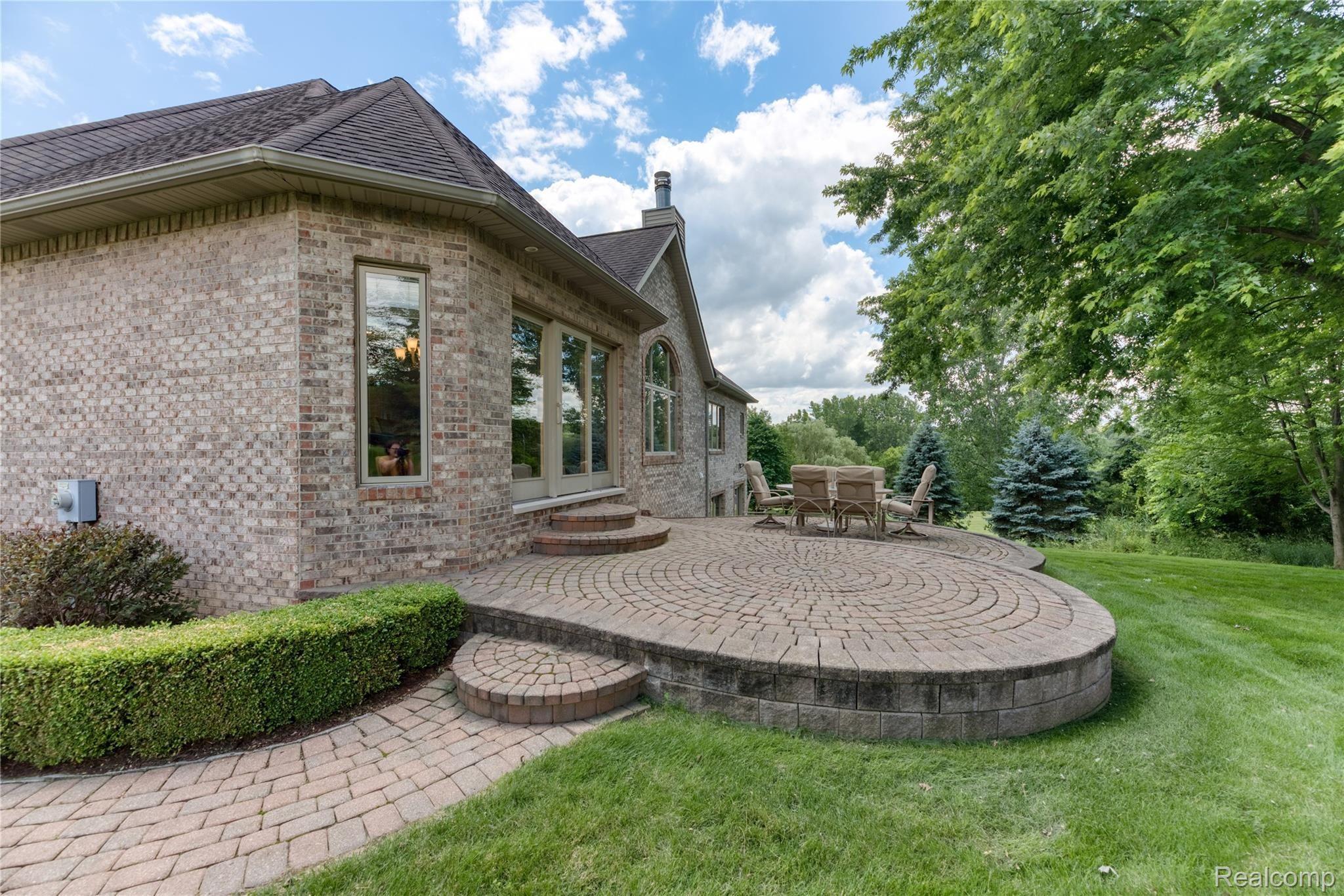 1064 Autumnview Drive Rochester, MI 48307 - Photo 33 of 40 1064Autumnview-35.jpg
