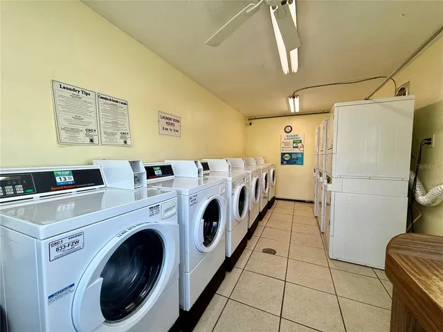 $1,300 | 247 South McMullen Booth Road, Unit 22, Clearwater, FL 33759