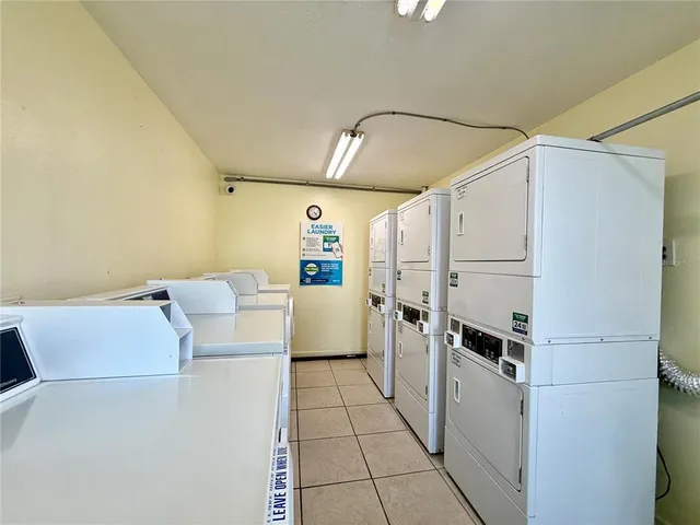 $1,300 | 247 South McMullen Booth Road, Unit 22, Clearwater, FL 33759