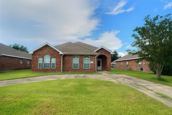 $2,200 | 1825 East Prien Lake Road, Lake Charles, LA 70601