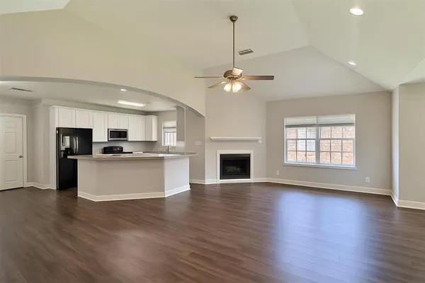 $2,200 | 1825 East Prien Lake Road, Lake Charles, LA 70601