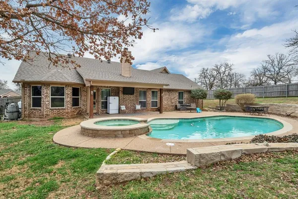 $403,500 | 805 Linda Drive, Joshua, TX 76058
