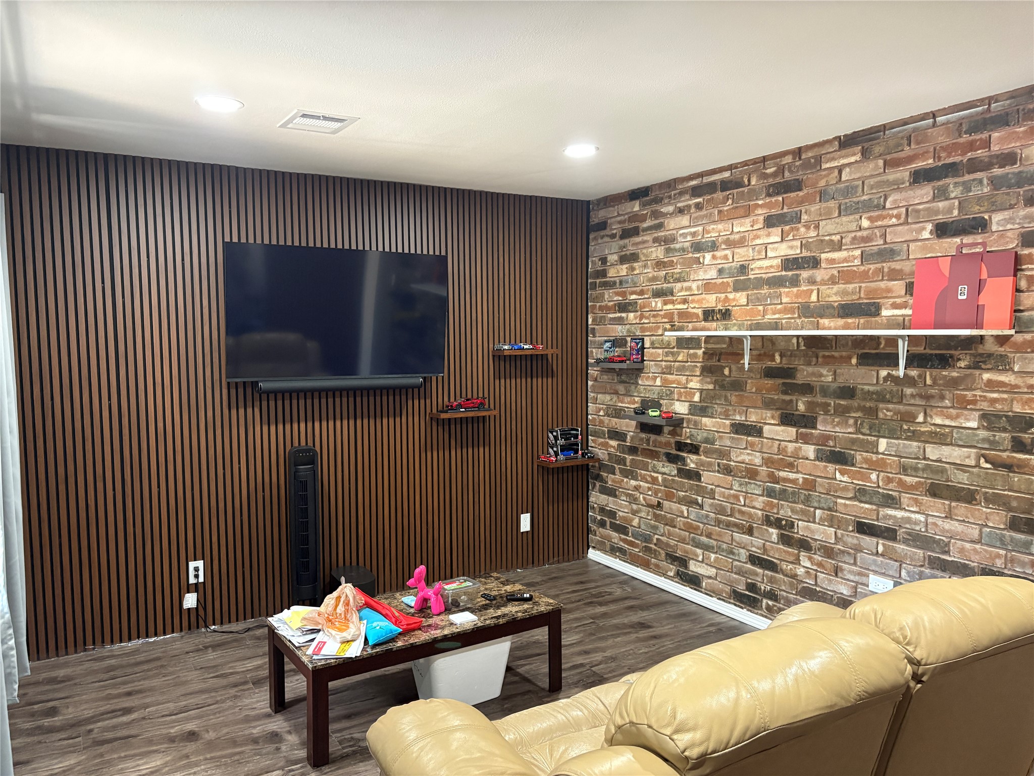 7122 Sharpcrest Street Houston, TX 77074 - Photo 3 of 27 Gallery Image 3