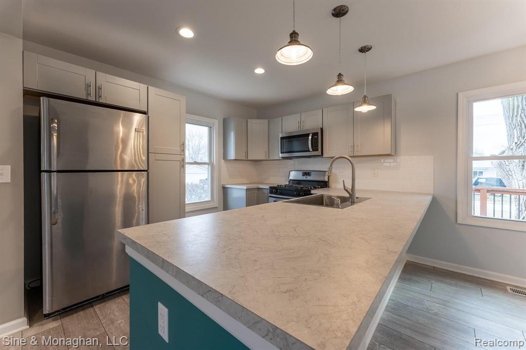 16906 Stephens Eastpointe, MI 48021 - Photo 7 of 35