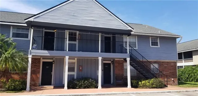 $1,695 | 200 Country Club Drive, Unit 906, Largo, FL 33771