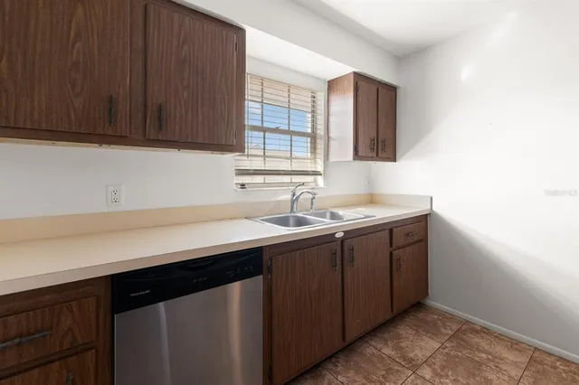 $1,695 | 200 Country Club Drive, Unit 906, Largo, FL 33771