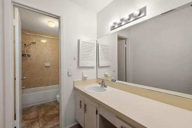 $1,695 | 200 Country Club Drive, Unit 906, Largo, FL 33771