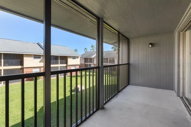 $1,695 | 200 Country Club Drive, Unit 906, Largo, FL 33771