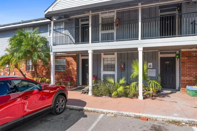 $1,695 | 200 Country Club Drive, Unit 906, Largo, FL 33771