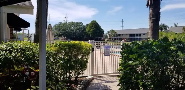 $1,695 | 200 Country Club Drive, Unit 906, Largo, FL 33771