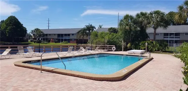 $1,695 | 200 Country Club Drive, Unit 906, Largo, FL 33771