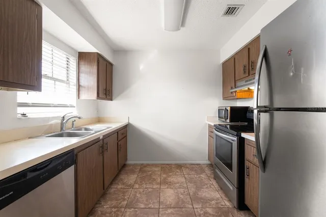 $1,695 | 200 Country Club Drive, Unit 906, Largo, FL 33771