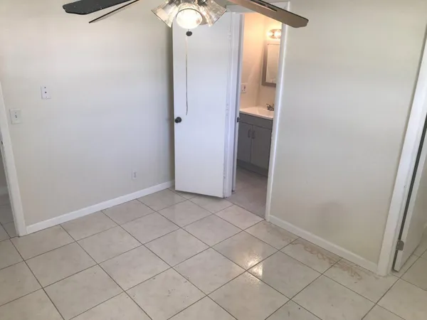 $2,400 | 5320 Harriet Place, West Palm Beach, FL 33407