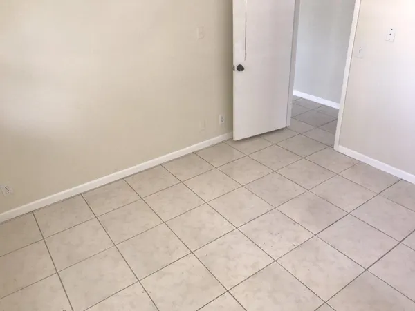 $2,400 | 5320 Harriet Place, West Palm Beach, FL 33407