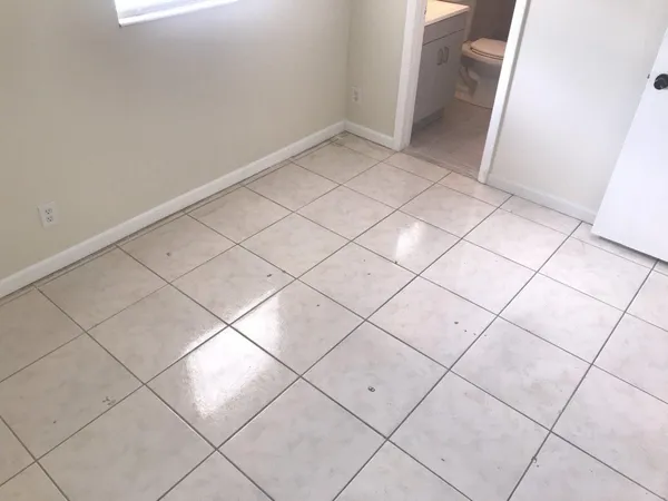 $2,400 | 5320 Harriet Place, West Palm Beach, FL 33407