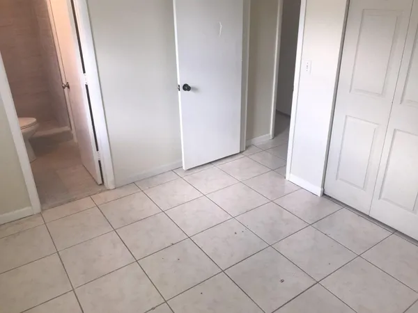 $2,400 | 5320 Harriet Place, West Palm Beach, FL 33407