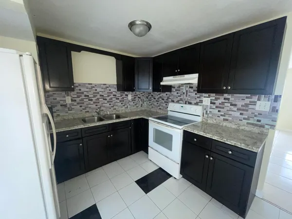 $2,400 | 5320 Harriet Place, West Palm Beach, FL 33407