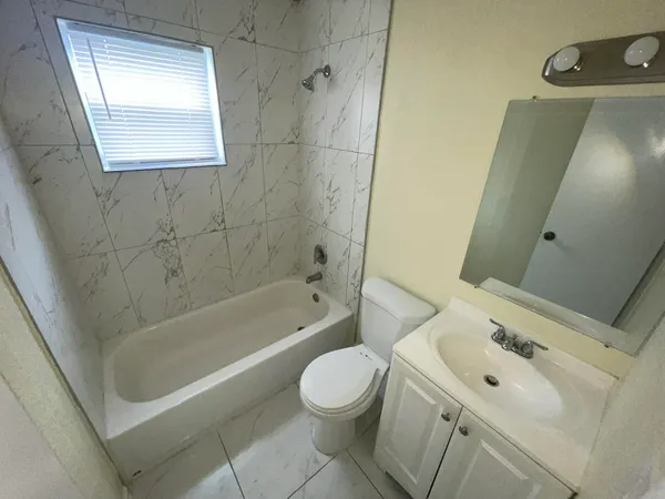 $2,400 | 5320 Harriet Place, West Palm Beach, FL 33407