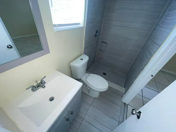 $2,400 | 5320 Harriet Place, West Palm Beach, FL 33407