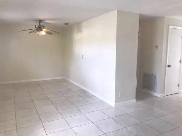 $2,400 | 5320 Harriet Place, West Palm Beach, FL 33407