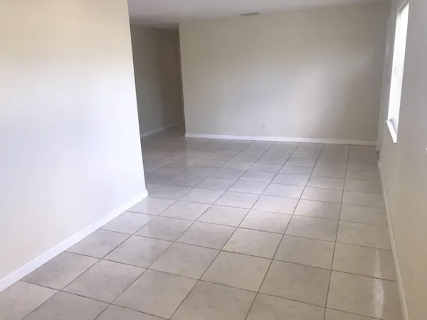 $2,400 | 5320 Harriet Place, West Palm Beach, FL 33407