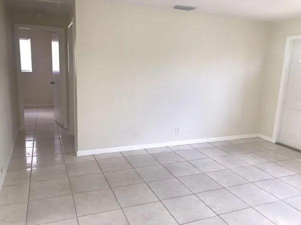 $2,400 | 5320 Harriet Place, West Palm Beach, FL 33407