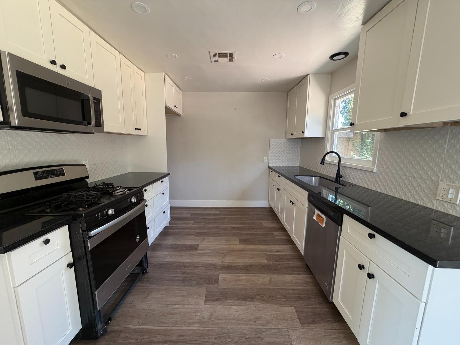 2351 Ridge Road Modesto, CA 95358 - Photo 16 of 38 Gallery Image 16