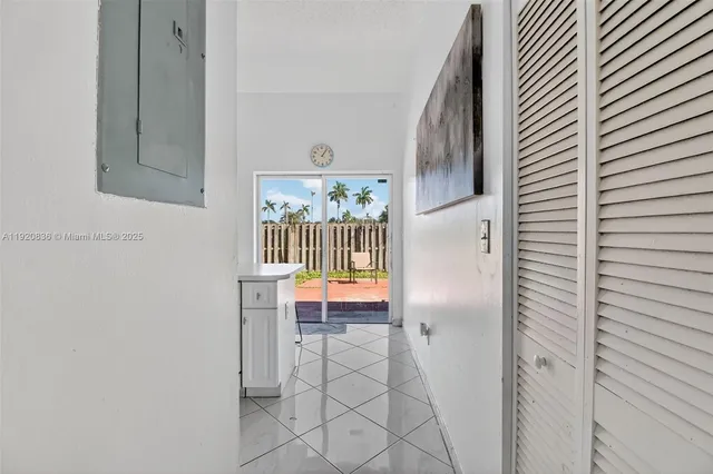 a view of livingroom with furniture