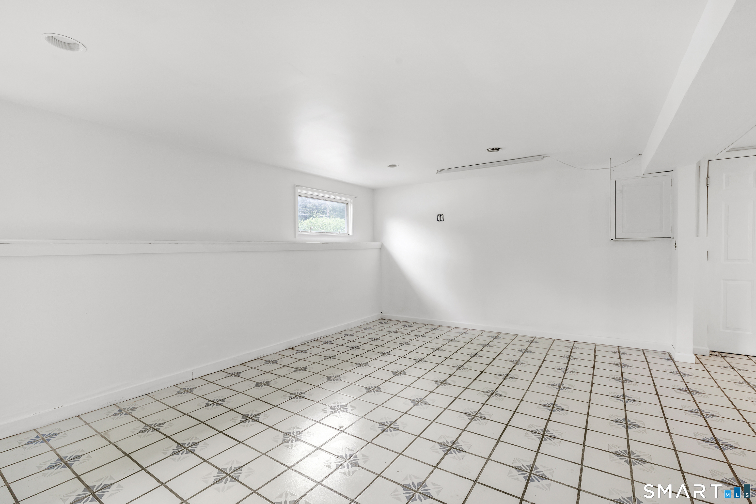 17 Woodlawn Road Monroe, CT 06468 - Photo 35 of 37 Direct garage entry for easy access