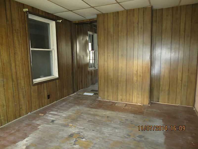 177 Smiley Road Uniontown, PA 15401 - Photo 6 of 12 Family Room.