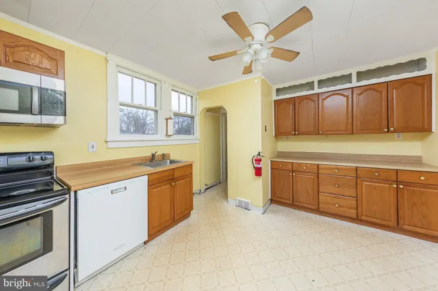 $265,000 | 437 East Barber Avenue, Woodbury, NJ 08096