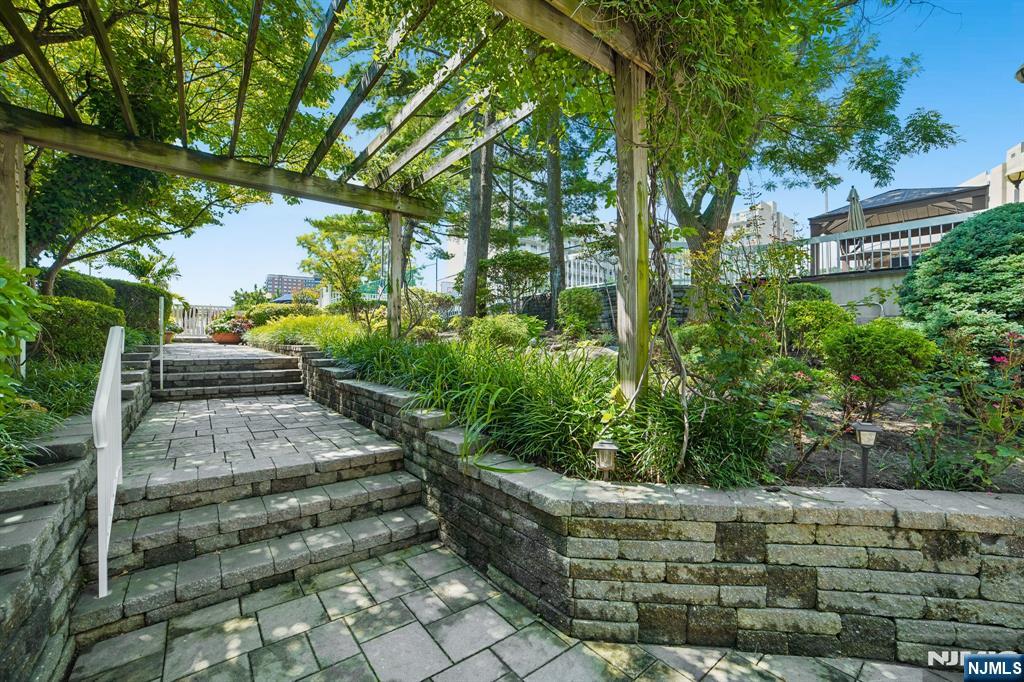 1055 River Road, Unit 312 Edgewater, NJ 07020 - Photo 32 of 47 Gallery Image 32