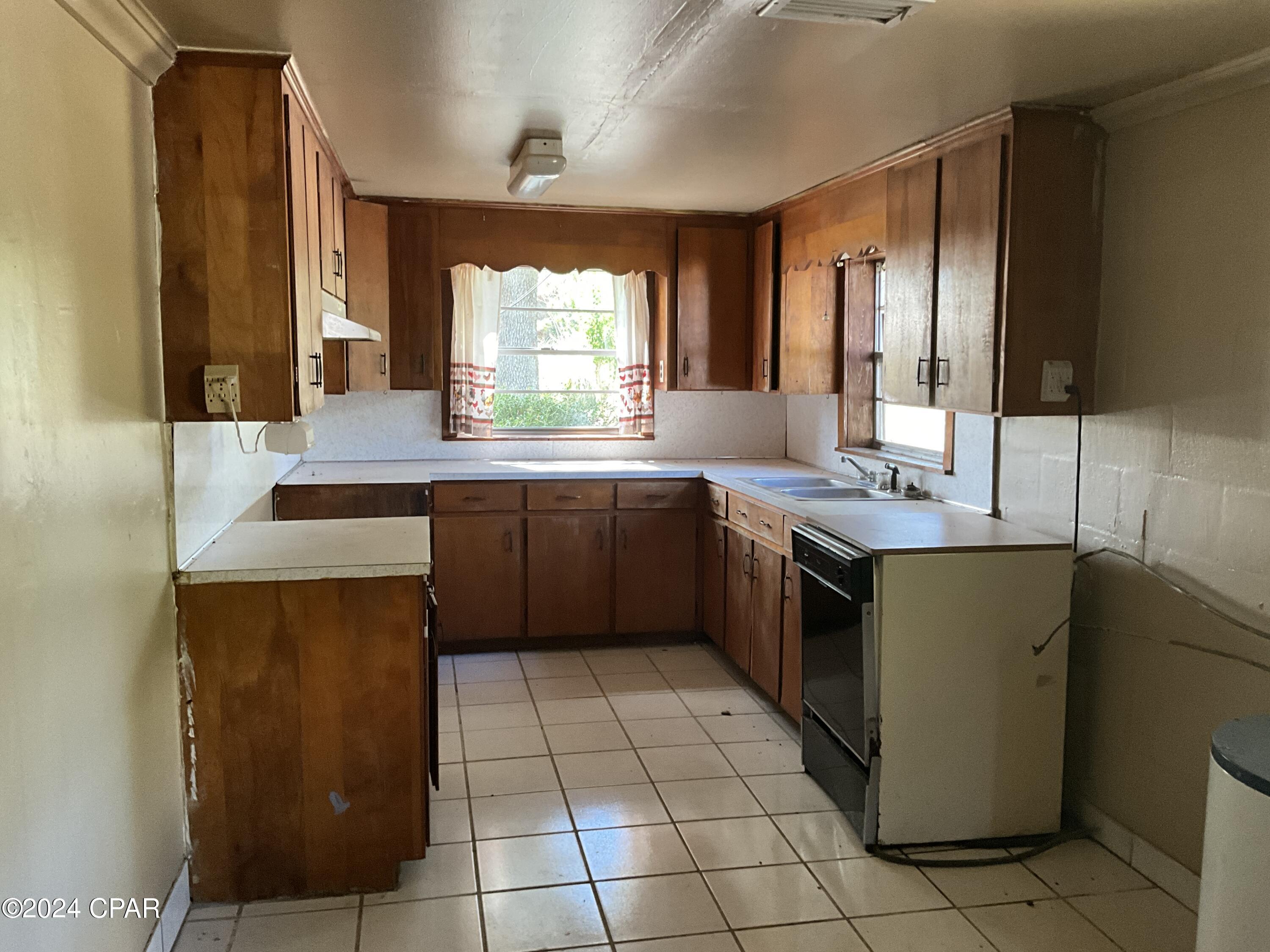 2366 Dilmore Road Cottondale, FL 32431 - Photo 2 of 25