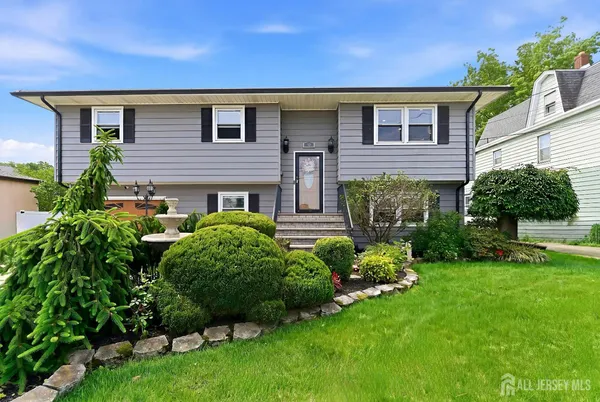 $575,000 | 16 East Pleasant Avenue, Sewaren, NJ 07077